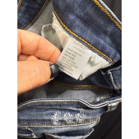 Judy Blue Jeans Women's 5/27 Relaxed Cropped - Picture 6 of 7
